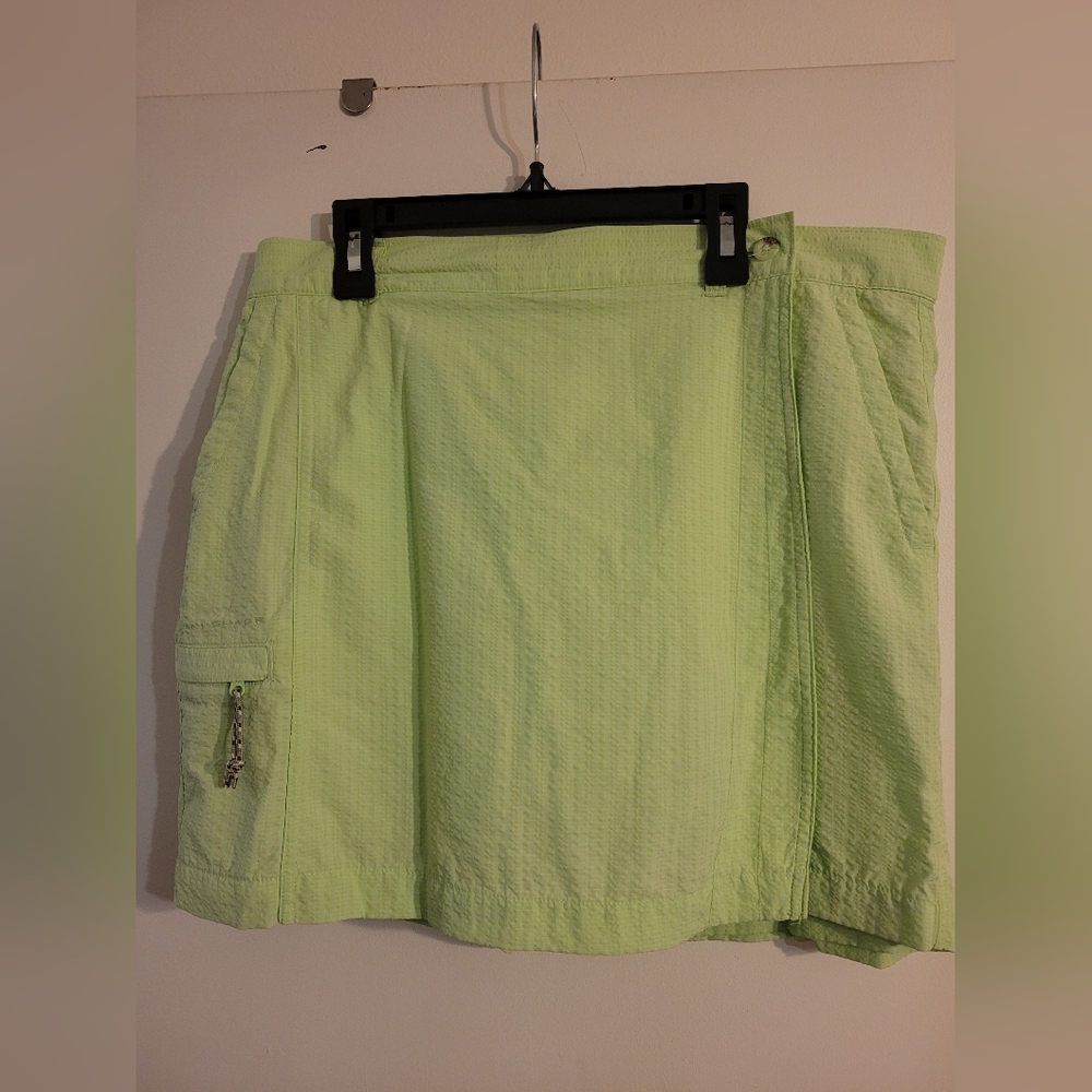 Light Green Textured Skirt with Zipper Detail